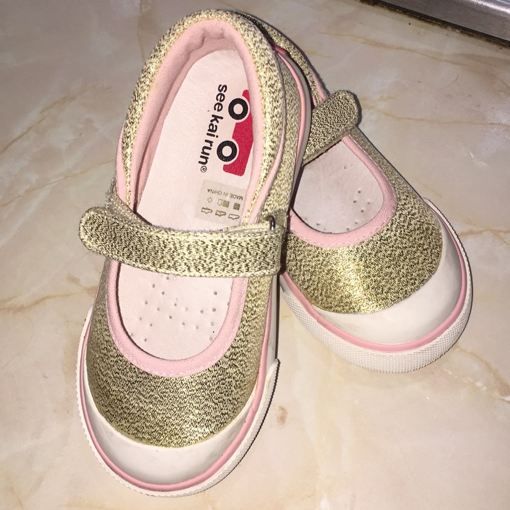 Gold Glitter See Kai Run Size 9